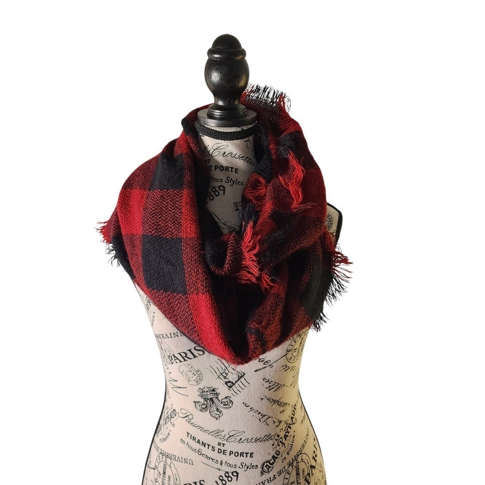 Red & Black Buffalo Plaid Blanket Scarf | Size: OS
